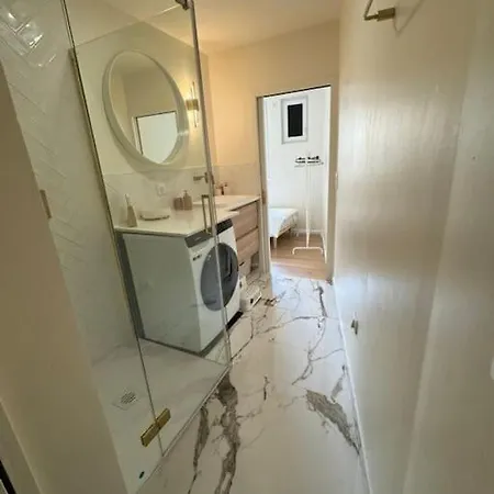 Alesia Apartment