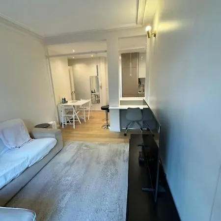 Alesia Apartment